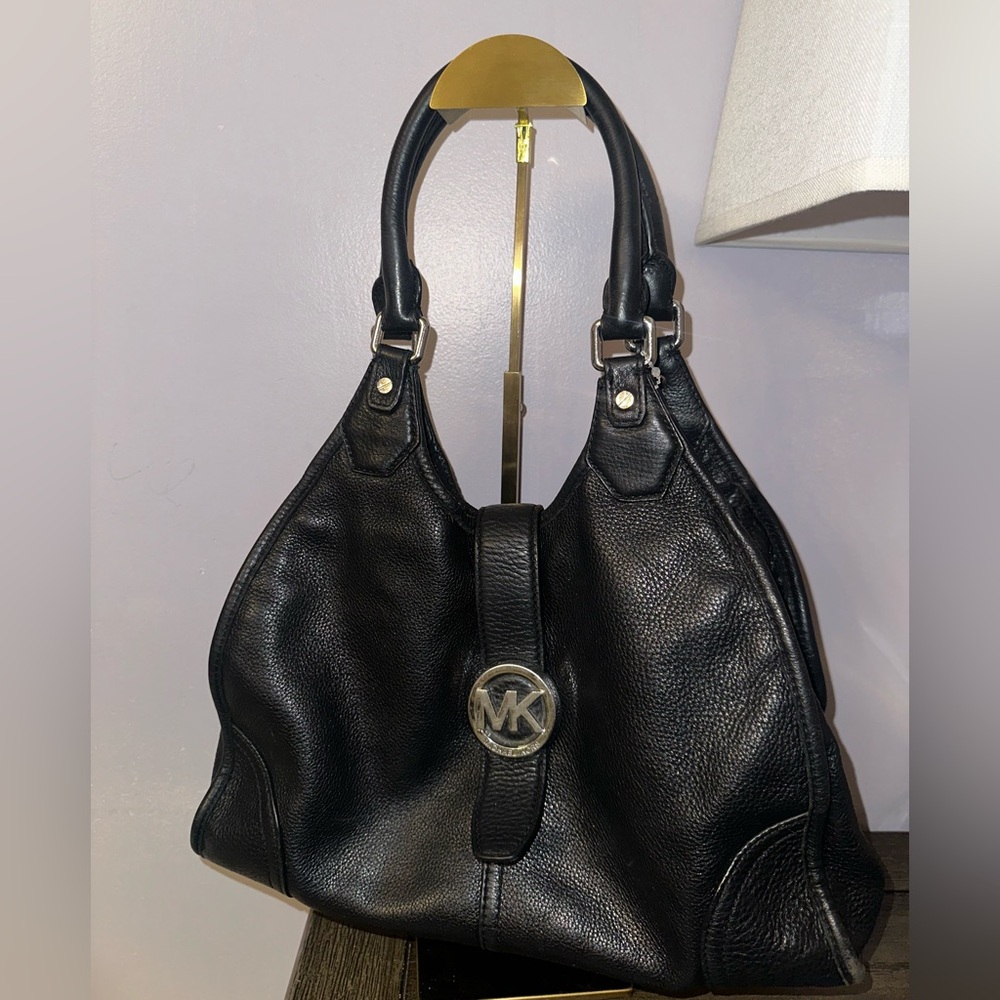 Michael kors women’s black size large shoulder bag
